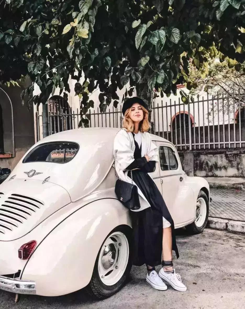 别再露脚踝了今年露袜才是王道,今年流行的露袜穿搭你知道吗