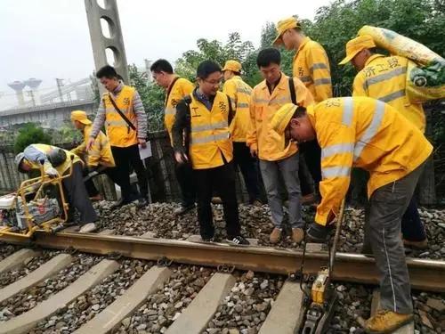 铁路和国企哪个待遇好,铁路员工属于国企还是央企