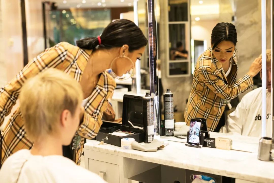 从洗头妹到身价数亿的总裁,从洗头妹逆袭亿万身家