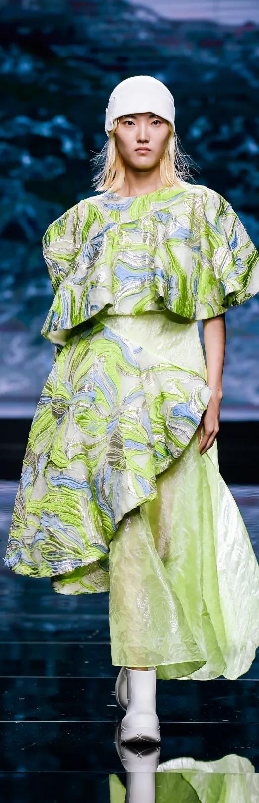 片片云霞作新衣！昨晚，大浪时尚小镇又火出圈了