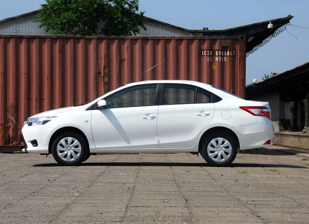 飞度好还是丰田好,空间不输飞度的汽车