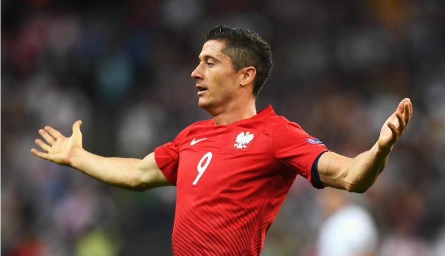 莱万德国杯帽子戏法拜仁,德国足球先生集锦