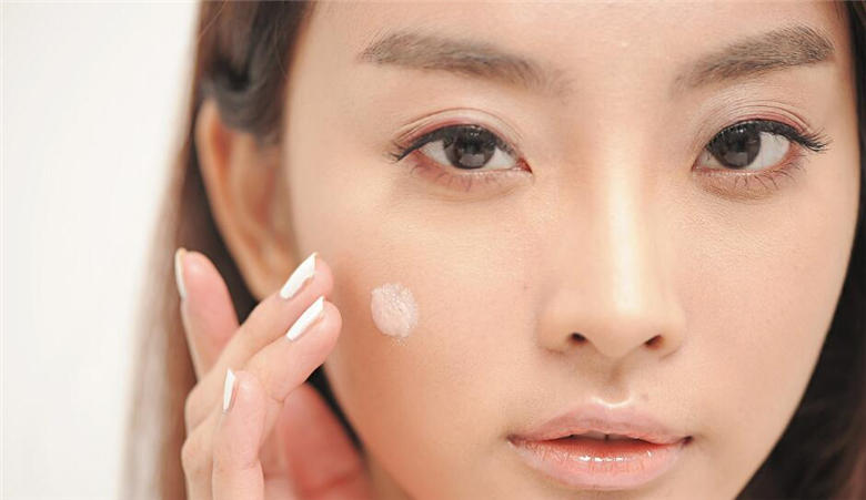妆前乳和隔离有区别吗,妆前乳和隔离防晒的正确顺序排列