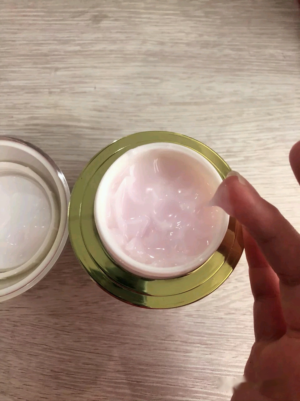 兰蔻眼霜菁纯眼霜适合什么年龄,兰蔻小黑瓶发光眼霜跟ahc眼霜测评