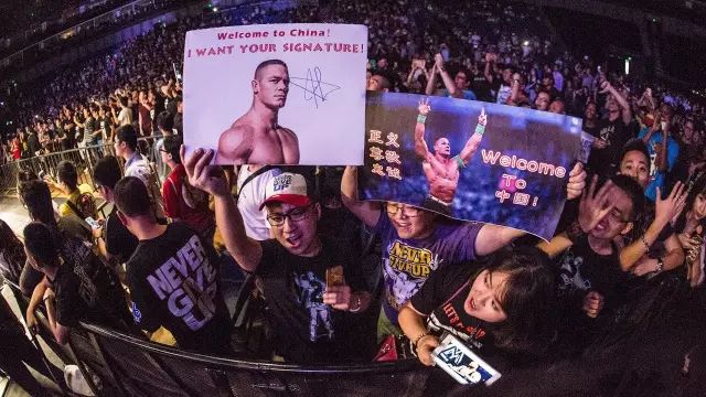 狂迷clawmoney联名夜光篮球,wwe美国职业摔角1460期raw