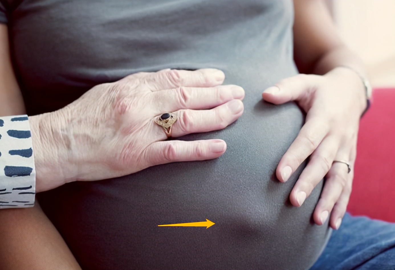 为何别的孕妈肚子会“鼓包”，自己在孕期没感觉？与3个条件有关