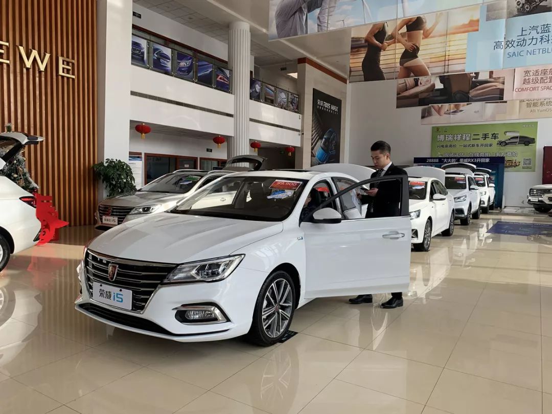 荣威i5到店调查:6.89万起,上市首月销量过万,一年后怎样了?