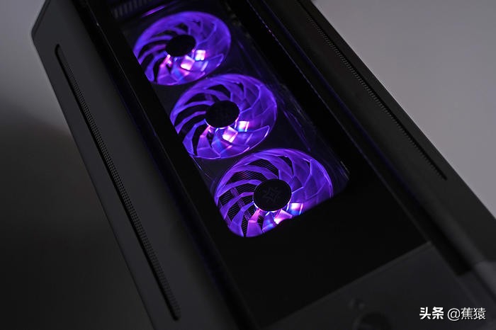 安钛克CUBEDRAK装机展示,11700+ROGB560-G+3080TI