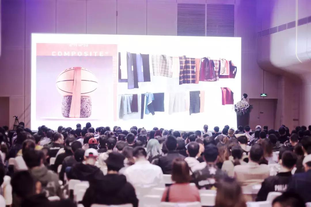 “誒，把你做的男装趋势笔记借我抄下”