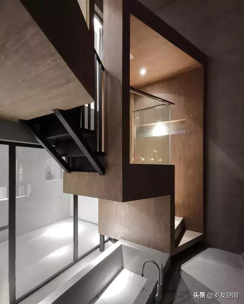 居民楼改造成私人会所,普通居民楼改造成了无敌江景民宿