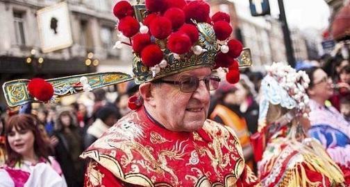 “不过洋节，*制抵**圣诞”于是天朝网友吃起了饺子、火锅、螺蛳粉