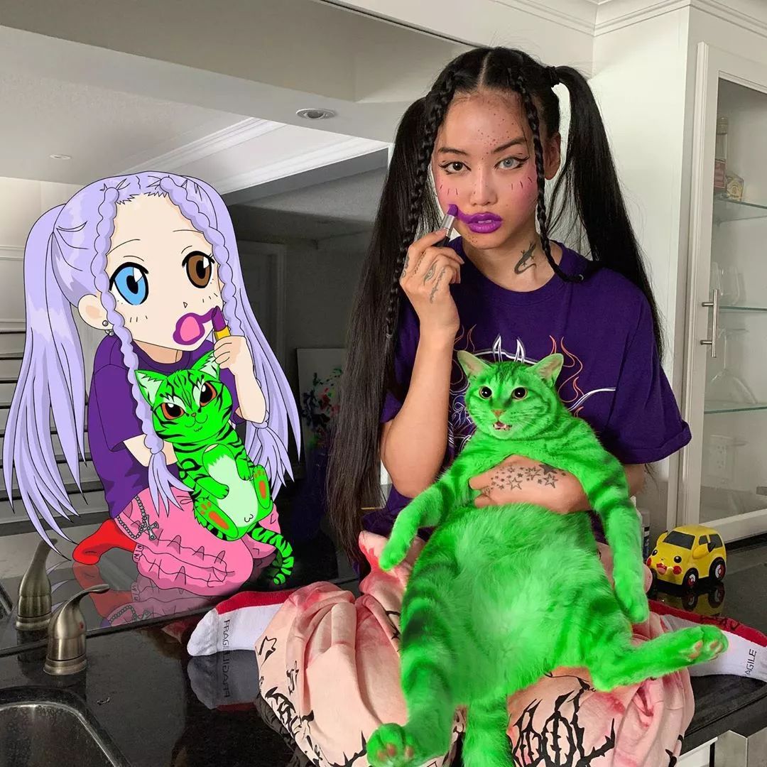 “以前看不起ACG，现在恨不得全身ACG。”