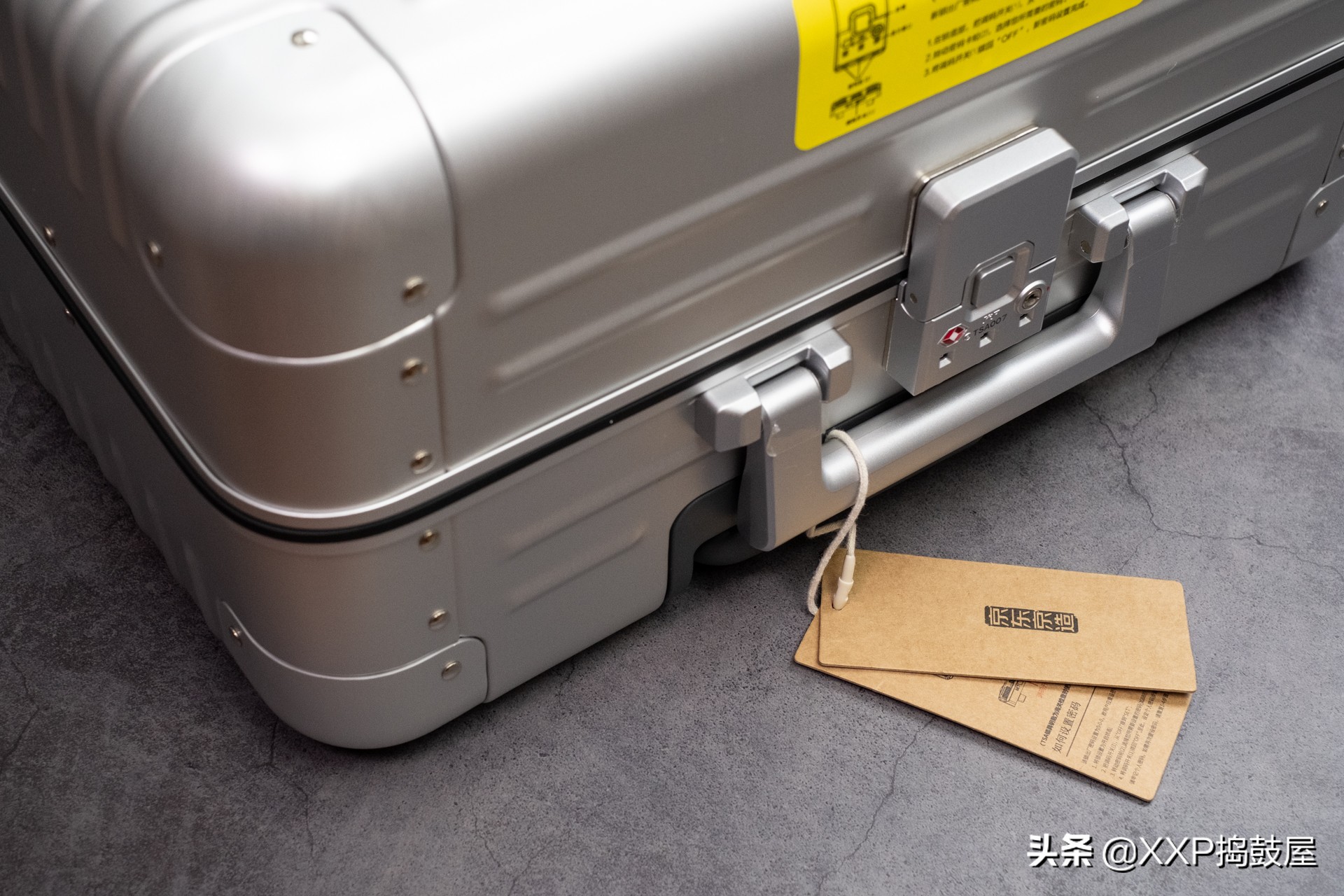 钛镁合金旅行箱,京东京造旅行箱的东西质量怎么样