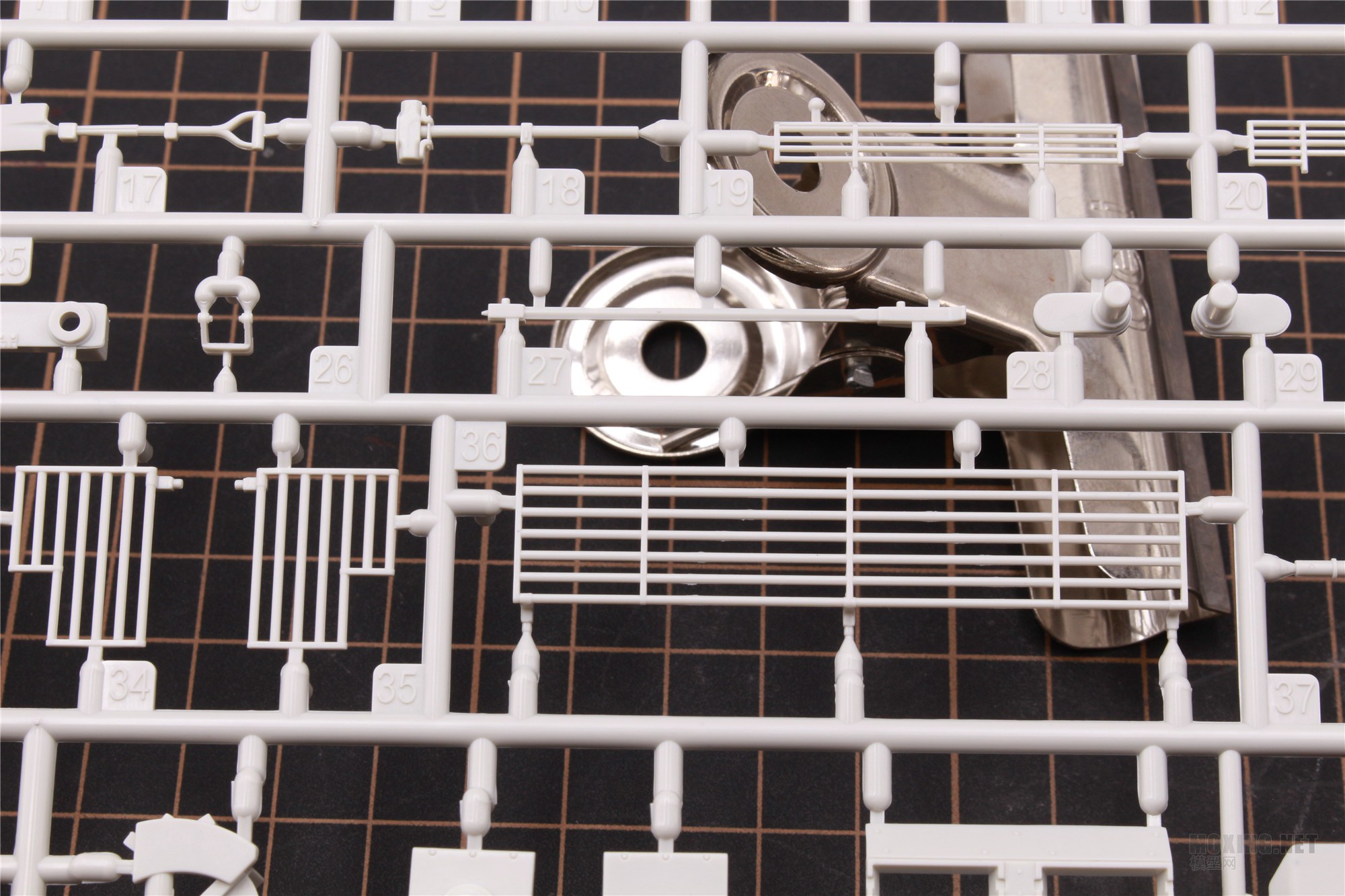 MENG,SS-018-1/35以色列“雌虎”重型装甲运输车-简介与开盒