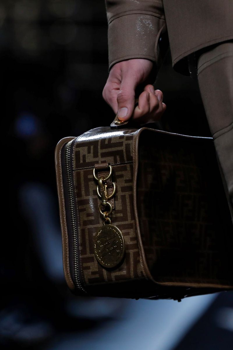 米兰时装周fendi2022春夏系列,米兰时装周2019秋冬fendi价钱