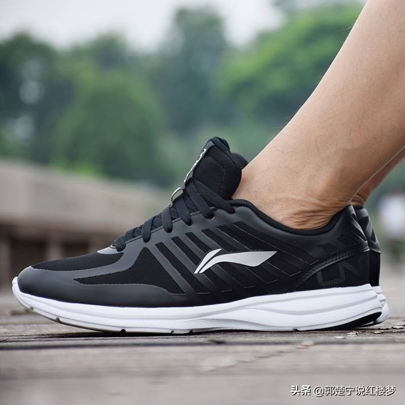 安踏对比本土运动品牌优势在哪 (安踏领跑安踏专业训练鞋)