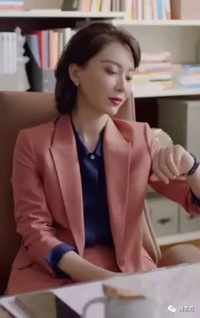 44岁陈数穿西装 (42岁陈数红色西装)