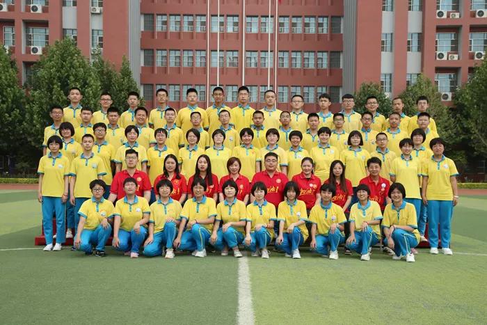 凝聚集体力量的班徽,团结友爱拼搏进取班徽