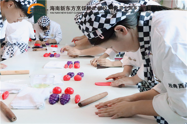 初中毕业女生上技校学什么专业好,初中毕业上什么专业最有前途