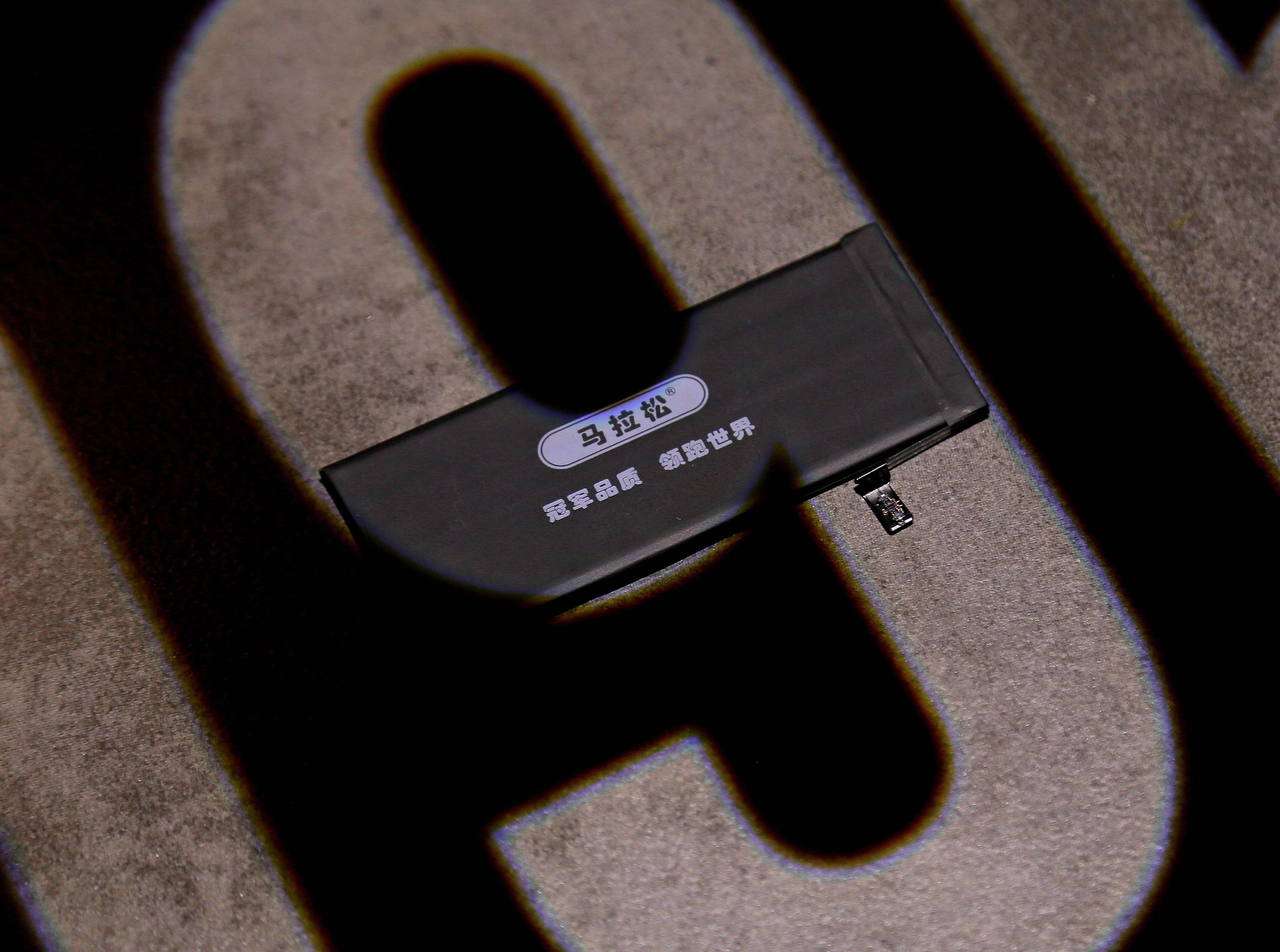 又省了购买新IPhone的钱，苹果6S更换一块电池修修补补再战3年