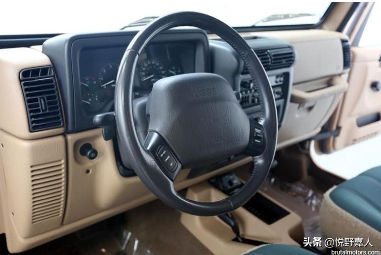 最烂的越野车内饰？16图看完吉普牧马人仪表内饰编年史