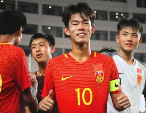 鲁能送何小珂留洋视频,鲁能让何小珂留洋