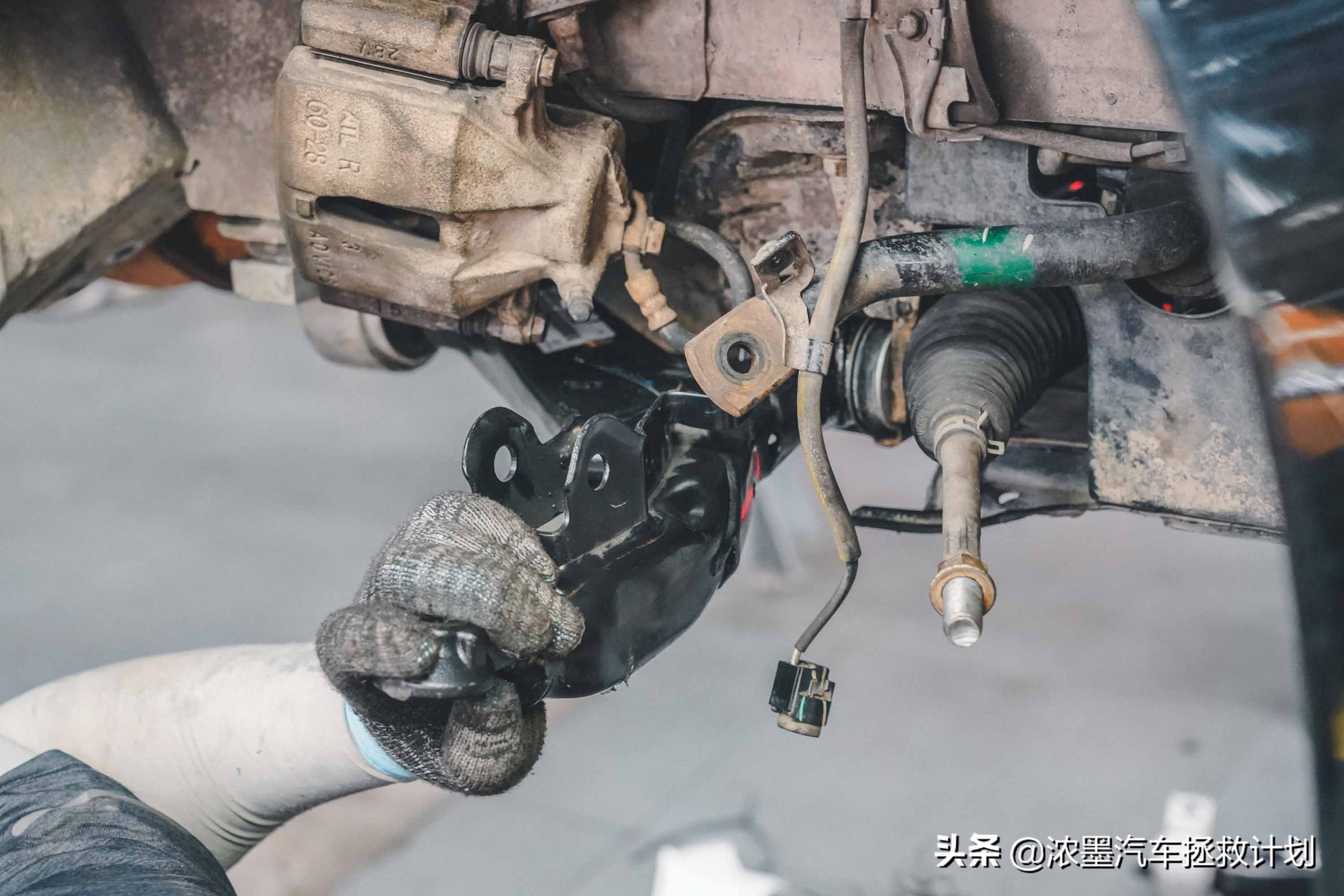 12年丰田皇冠方向机异响维修,新款丰田皇冠异响