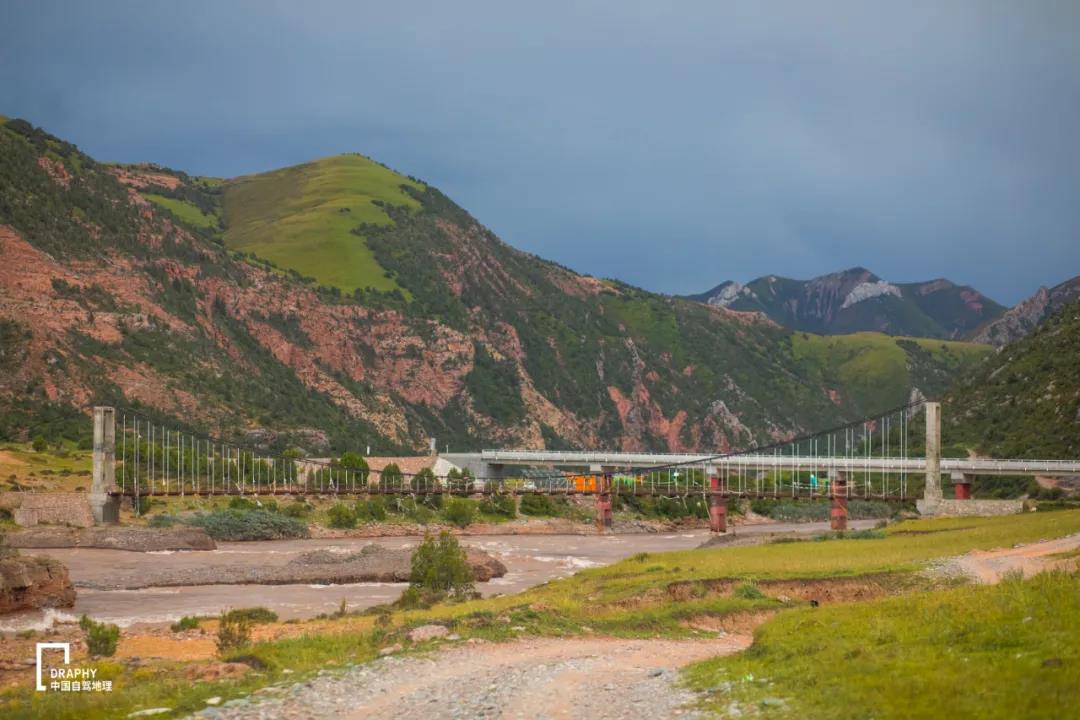 青海发现大规模罕见地貌奇观,青海现七彩流沙奇观