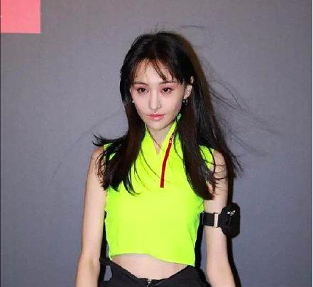 李小璐贾乃亮杨幂合影,李小璐和杨幂对比图片