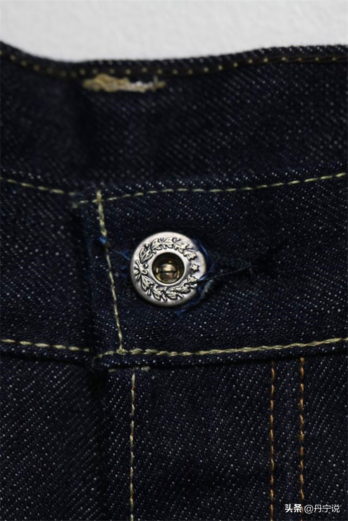 所有品牌牛仔裤,所有牛仔裤的品牌带红色条纹