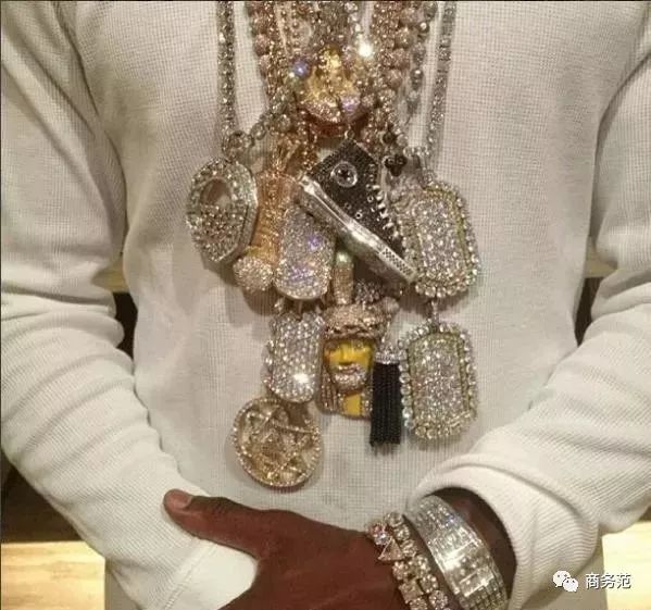 施华洛世奇镶钻表盘,表盘带钻施华洛世奇