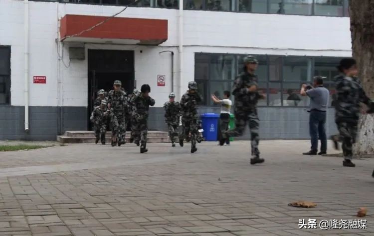 培训演练全面筑牢校园消防安全,消防安全进学校筑牢校园防火墙