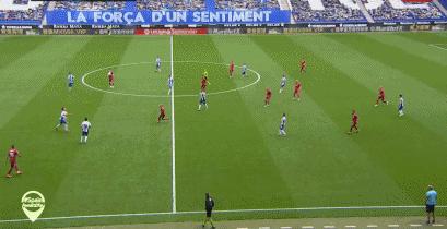 状态爆棚！武磊磁铁式停球，面对1米9大汉防守，牢牢将球吸在脚下