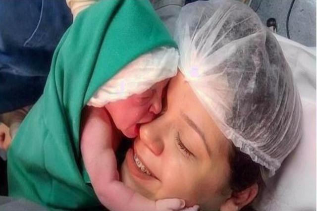 粘人的宝宝特别粘,最近特别粘人的宝宝