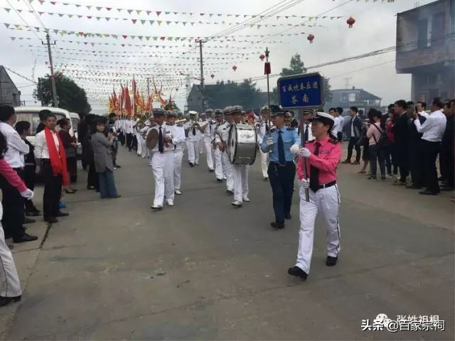 阜南张氏祠堂落成庆典仪式,张氏祠堂唱戏人山人海