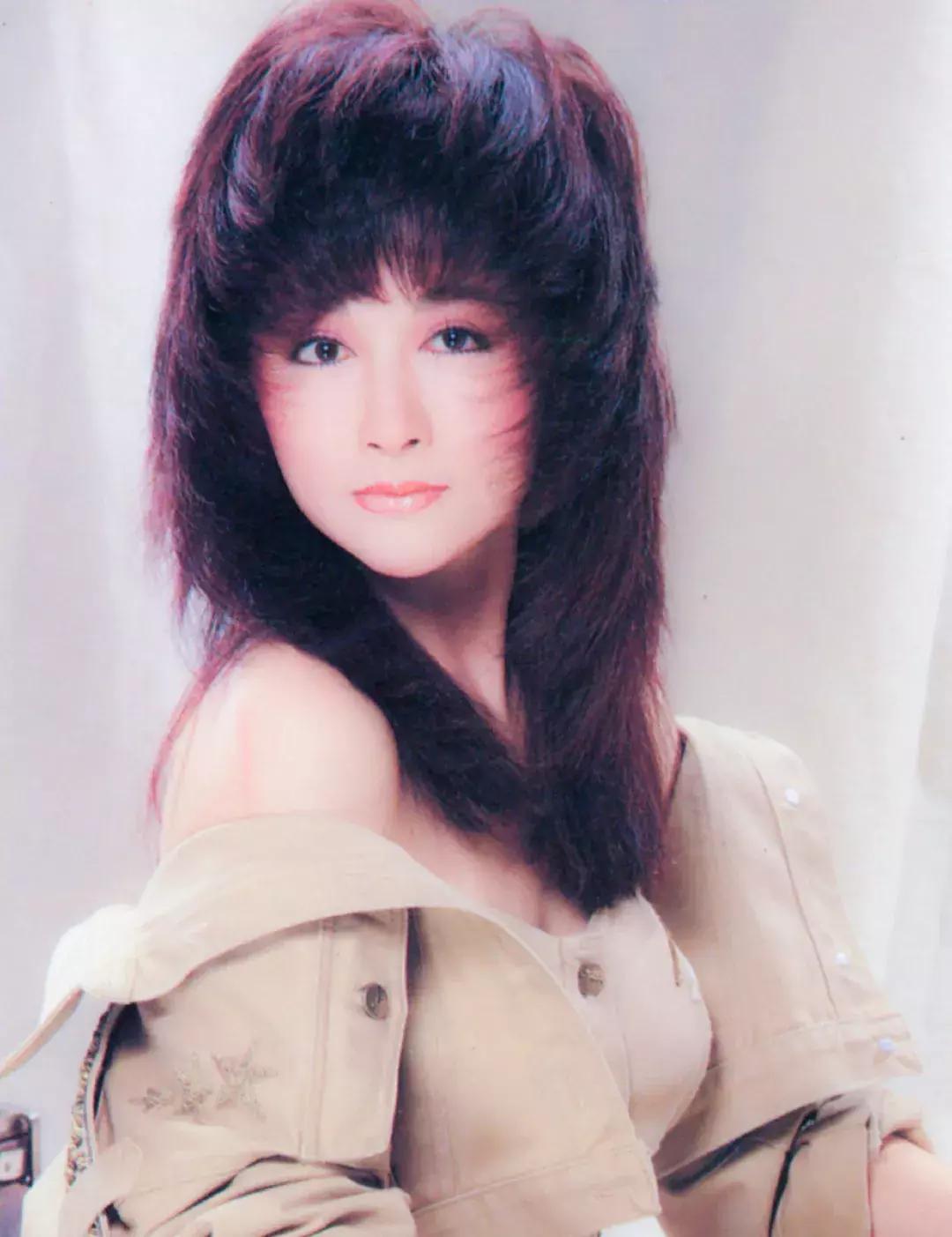 70岁潘迎紫肌肤似少女,71岁的潘迎紫是如何保养的