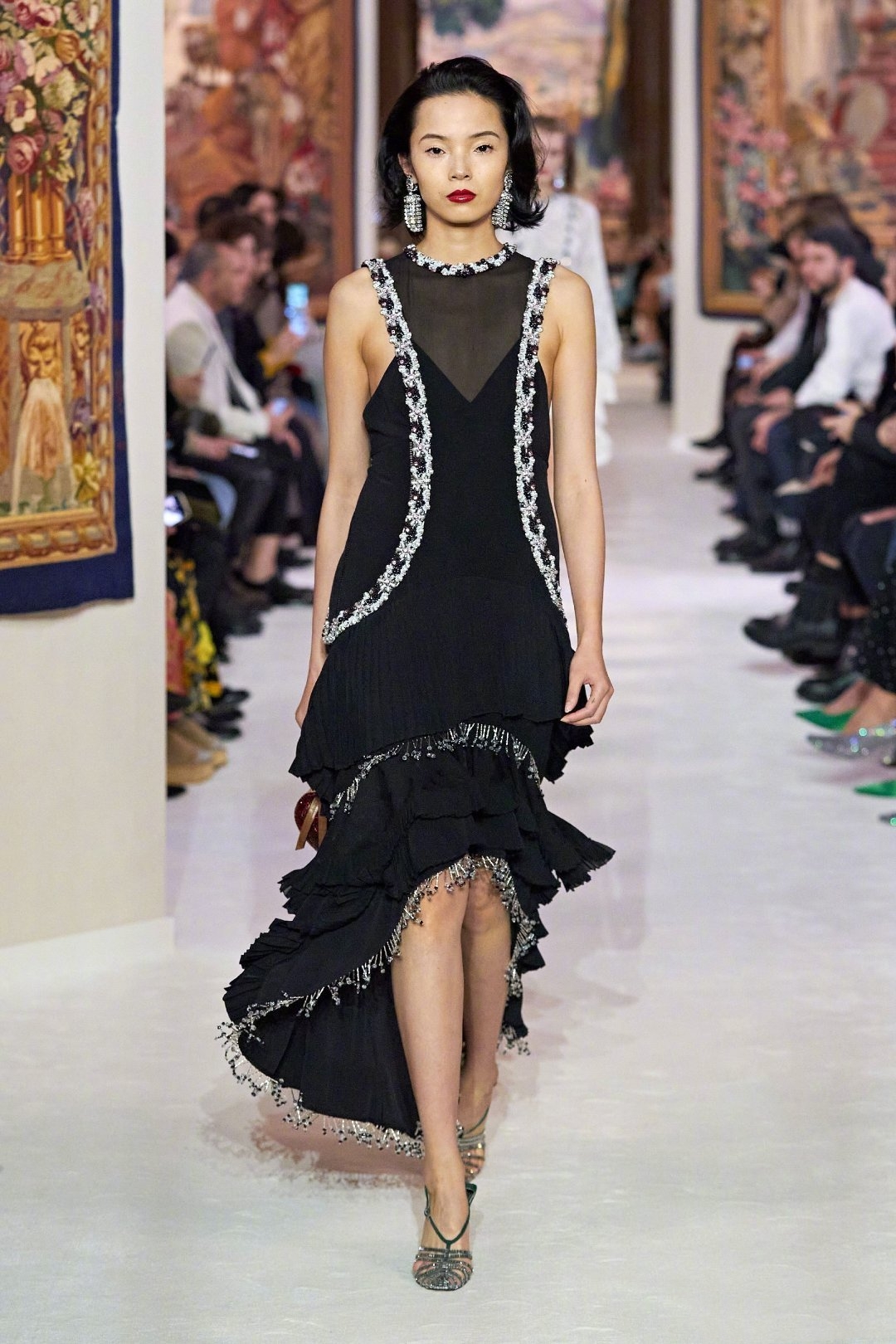 四大国模现状让人唏嘘，只剩雎晓雯后来者居上，时装周连走三场秀
