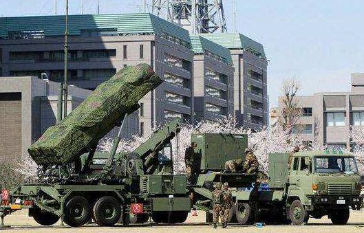 俄S-400防空系统近期连遭乌军打击,俄向前线部署s400防空导弹系统