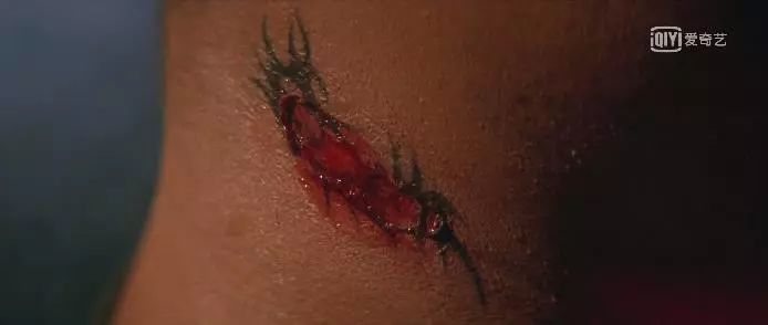 他是香港最低调的影帝,梳起飞机头他又是令人闻风丧胆的江湖大佬