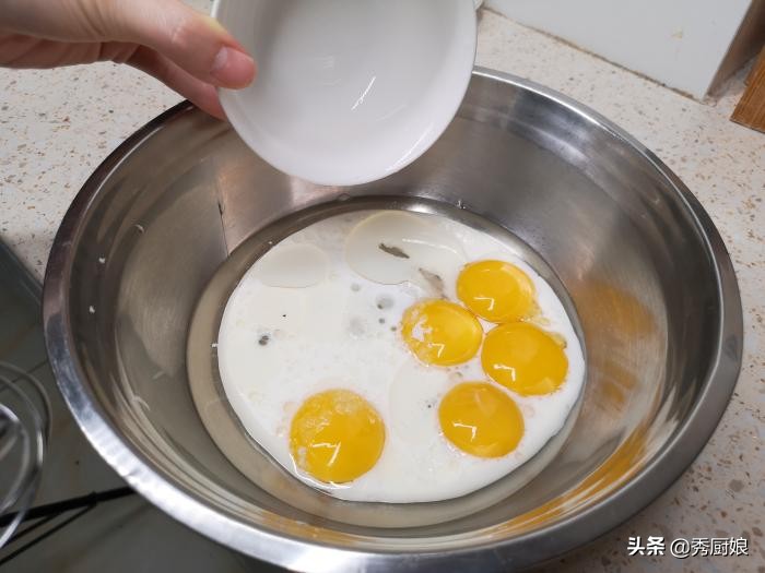 蛋糕怎么烤才不会回缩塌陷,电饭锅蛋糕一打开回缩了怎么回事