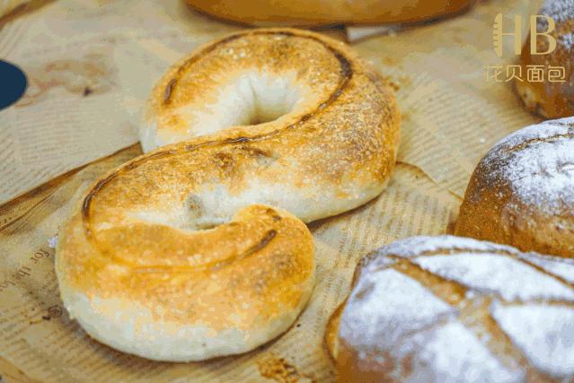 上海华贝面包哪家好,探店现烤面包