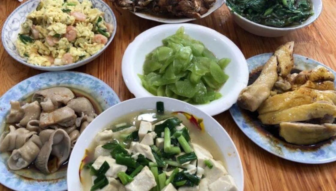 常熟人人知道的“神奇”小店，环境脏乱差，饭点出租车停满半条街