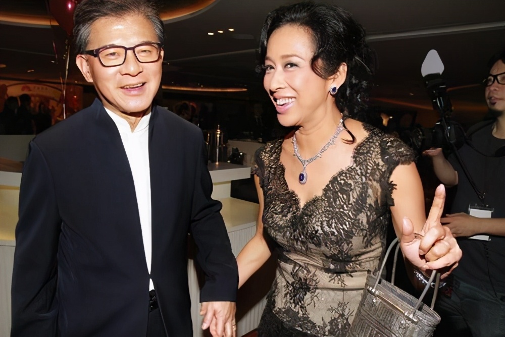 郭晶晶和霍启刚是门当户对吗,郭晶晶下嫁霍家谁说的