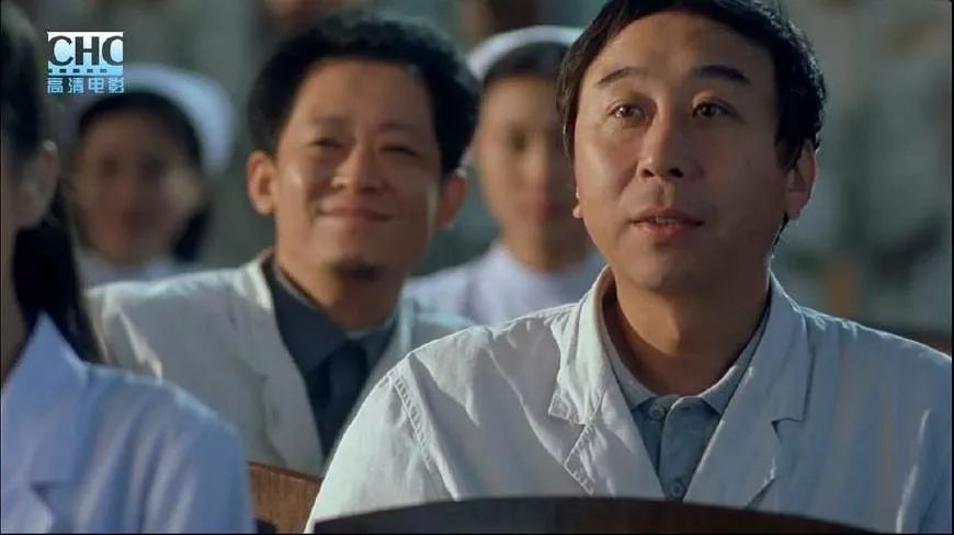 导演界有比张艺谋地位还高的吗,比张艺谋更老牌的导演有谁