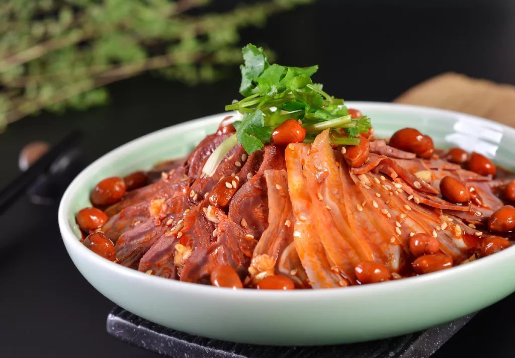 “好吃”是这近3000家卤制品店的制胜法宝,想加盟排队等