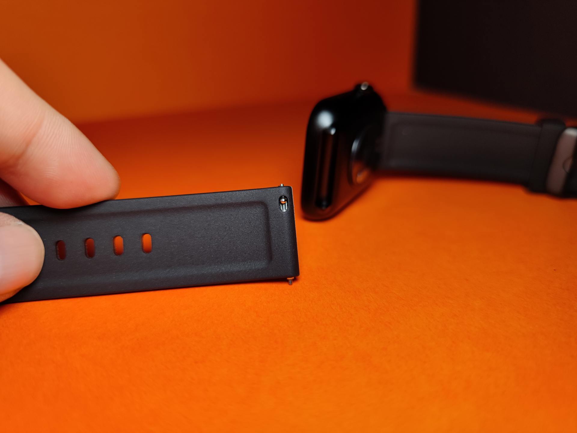 能测气温气压的智能手表,可监测体温和血糖的手表