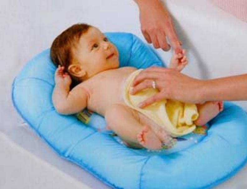 给娃洗澡别洁癖，身上这4个部位，再脏都不能洗