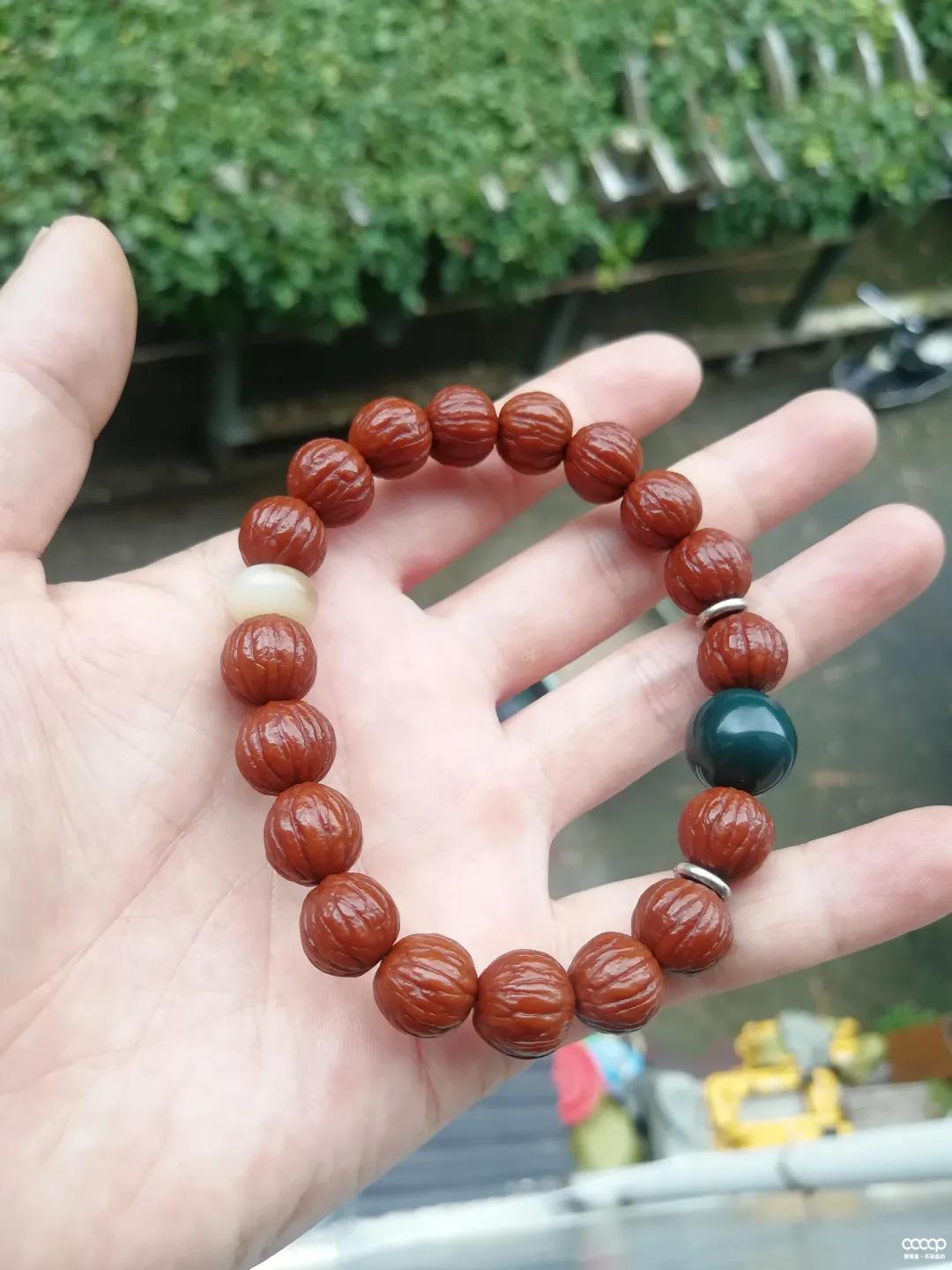 他试了一瓶“印度神油”,盘串6年,包浆妙啊