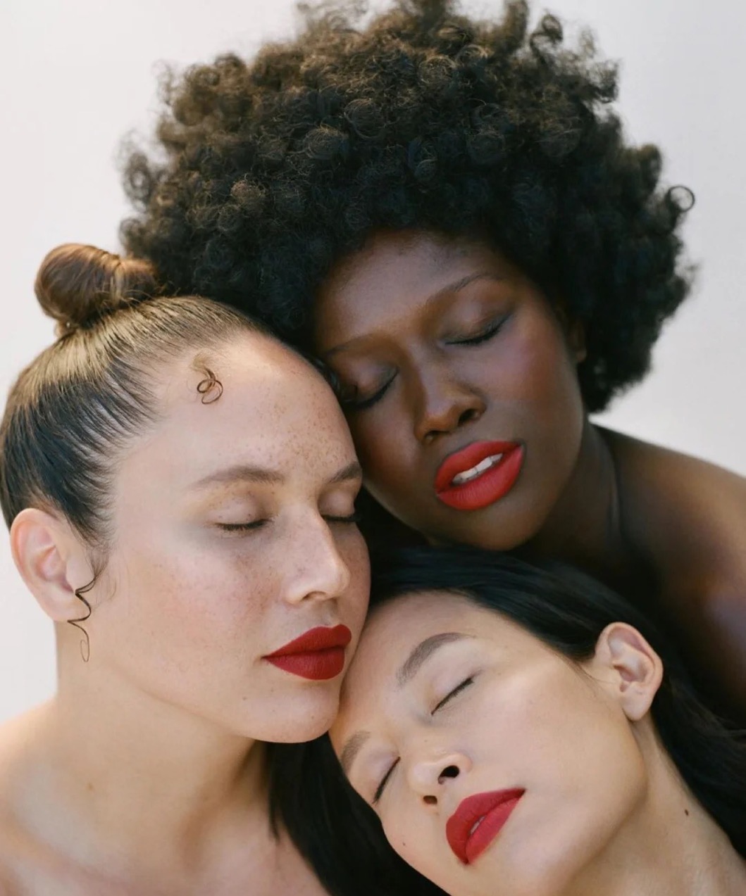 女人应该拥有的六支口红色号,什么色号口红显气质