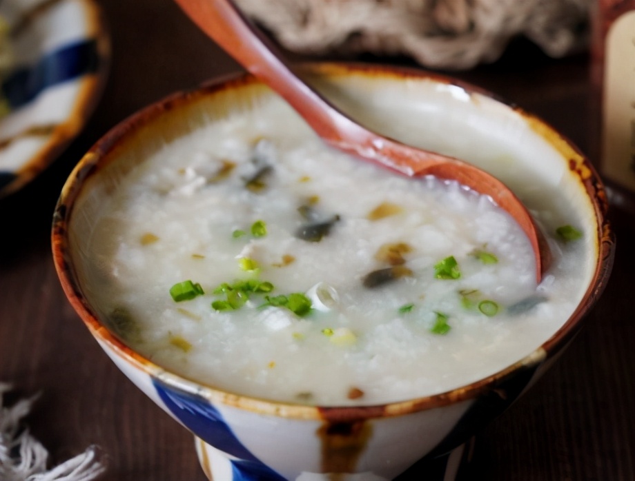 皮蛋瘦肉粥怎么样去腥,皮蛋瘦肉粥的肉丝要不要炒一下